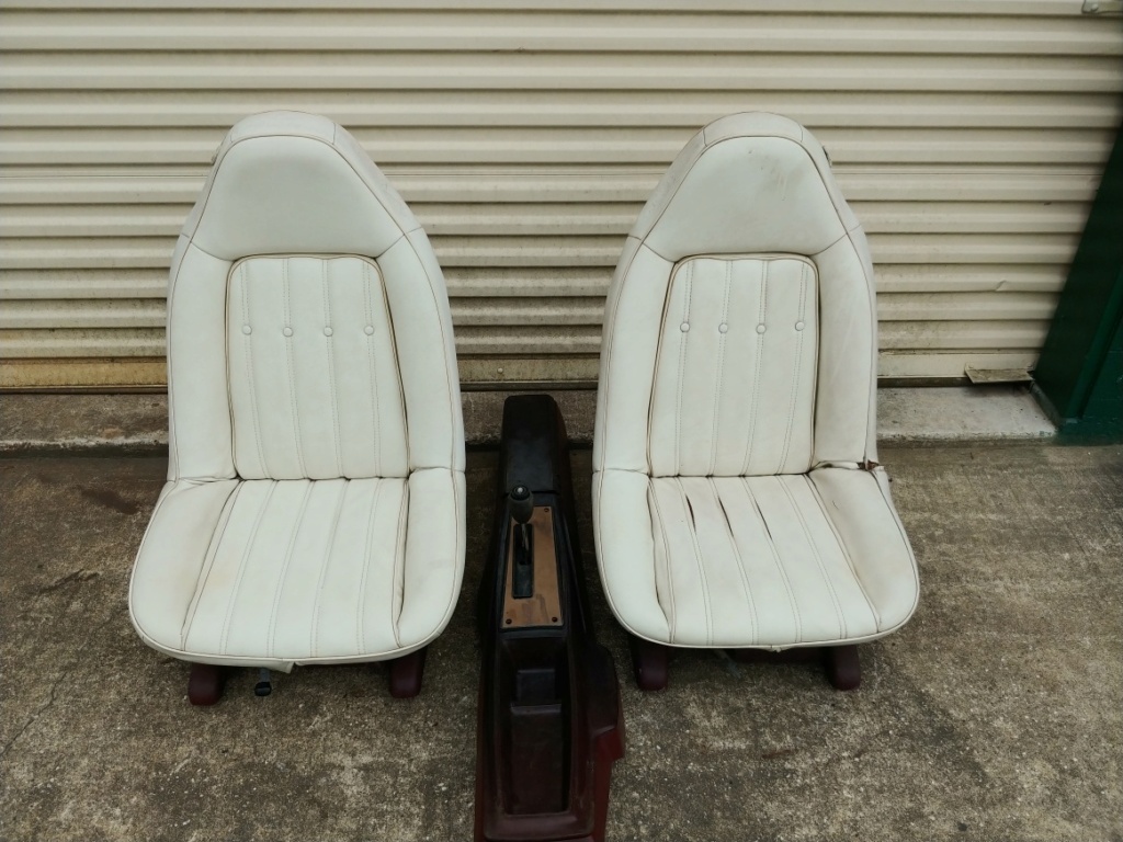 Driver side swivel bucket seat 76_mon10