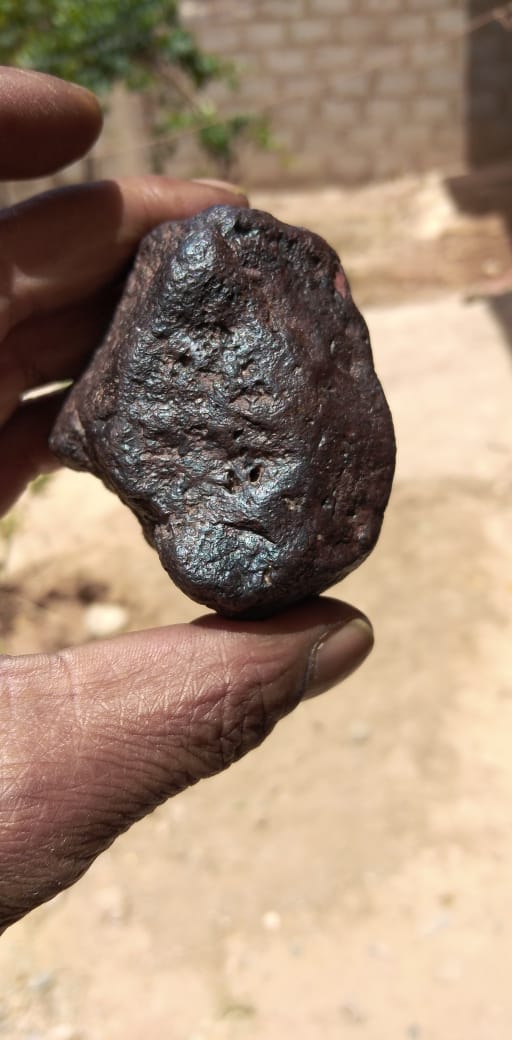 Est-ce une météorite svp 3f94d010