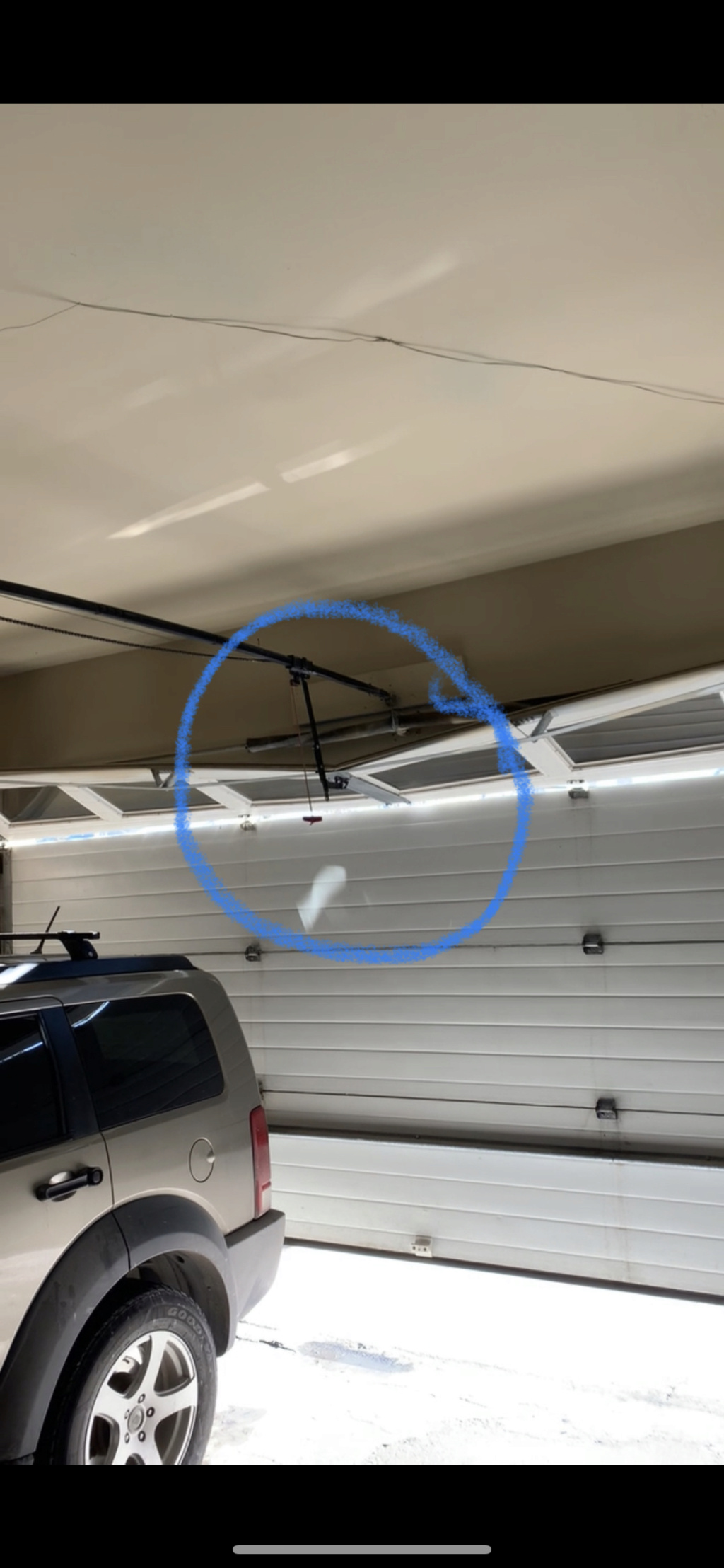 garage - Garage door suddenly bucking in on itself  19e04510