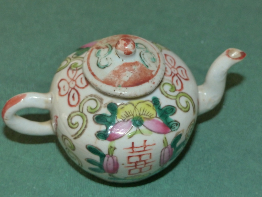 Small teapot, Chinese Famille Rose  Chines12