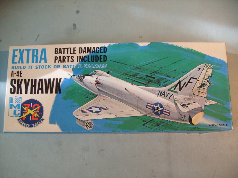 Multi-présentations IMC REPUBLIC F 105 D THUNDERCHIEF et DOUGLAS  A4 E SKYHAWK 1/72ème Réf 483 100 et 485 100 S7308429