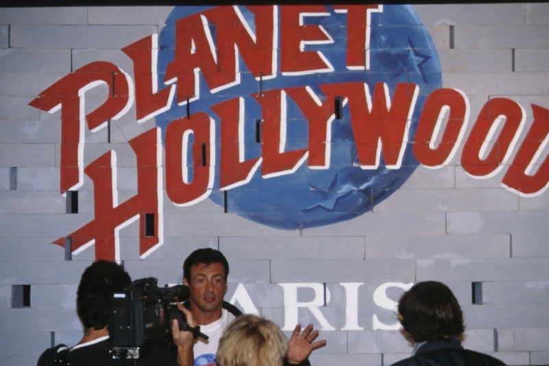 Stallone et le Planet Hollywood - Page 4 00002918