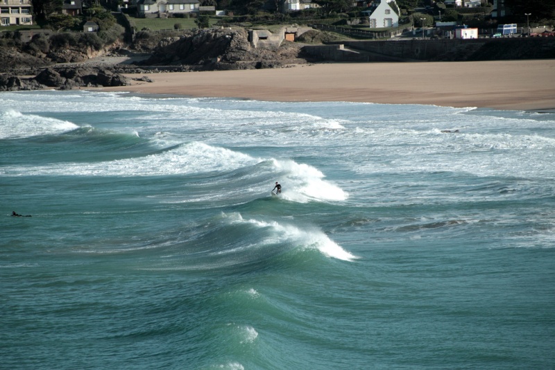 Belle vague pour le surf sur la plage de Longchamp Stlu10
