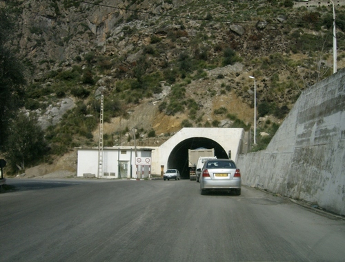Entrée du Tunnel de Kherrata Entrae10