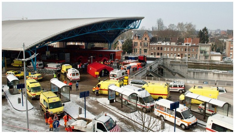 15/2/10 - Accident ferroviaire à Halle (+ photos) - Page 4 Ambula10