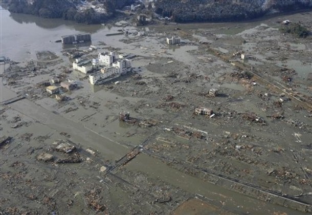 Nature déchaînée contre technologie japonaise Villag10