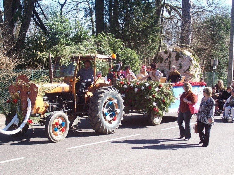 Le matériel agricole, un carnavalier à part entière... Carnav20