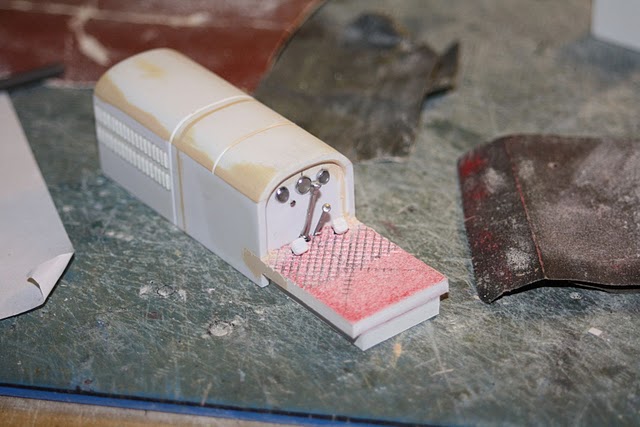 réalisation d'une série de miniatures du chenillard LICORNE Proto145