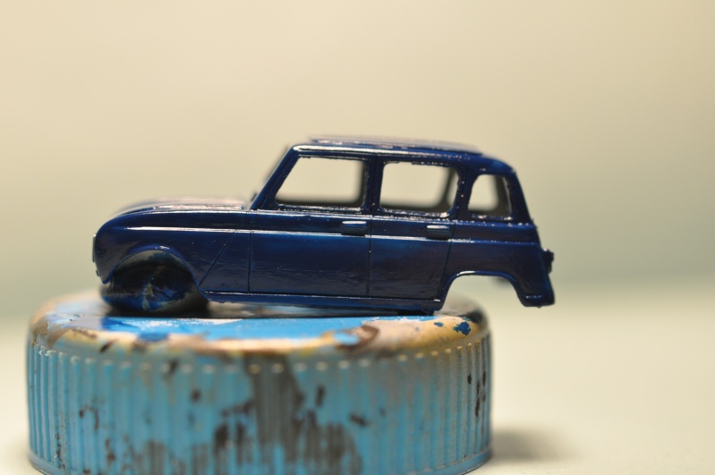 Renault 4 Pj production 1/72 déco gendarmerie Dsc_0140