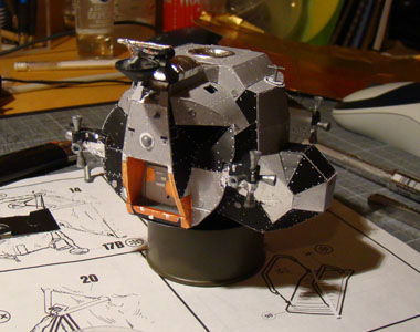 Recherche maquette module lunaire 1/48eme montée 0211