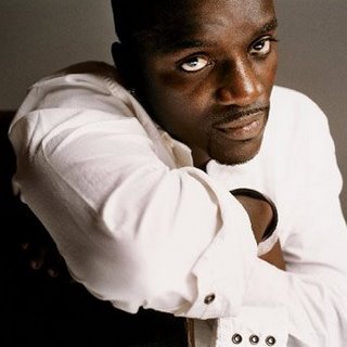 [PLAYBACK?] Selon Akon, Michael Jackson ne fera que du playback pendant ses concerts Akon_b10