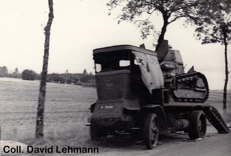 FT17 et camion porte-char (photo) Renaul10