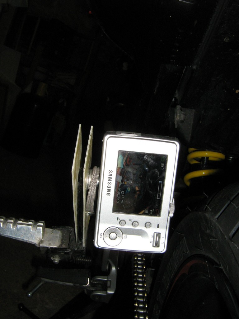 Support APN ou caméra sur moto. Img_0011