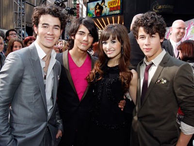 Demi Lovato & Jonas Brothers en soundtrack de "NEW MOON", Twilight Jonas-10