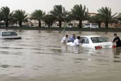 عاصفة ماطرة تضرب العاصمة السعودية الرياض والدفاع المدني يحذر Alasaa75