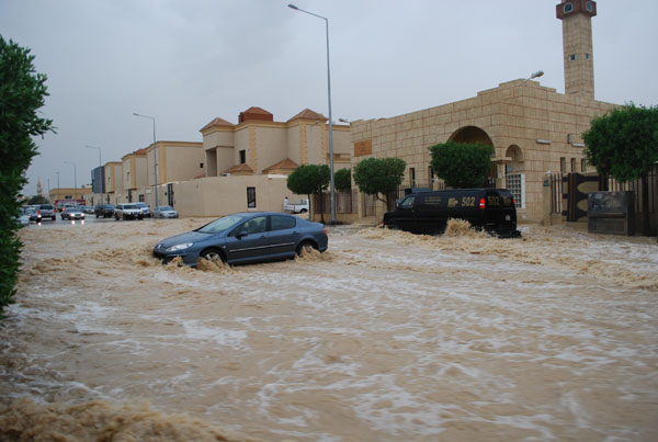 عاصفة ماطرة تضرب العاصمة السعودية الرياض والدفاع المدني يحذر Alasaa89