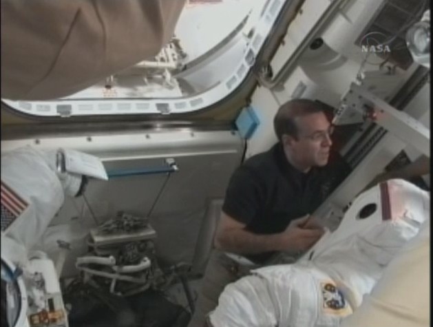 [STS-131 / ISS19A] Discovery : déroulement de la mission - Page 9 Sans_t36