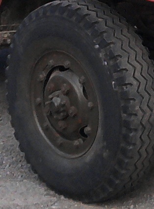 Pneu Michelin 9.00 x 16 Photop10