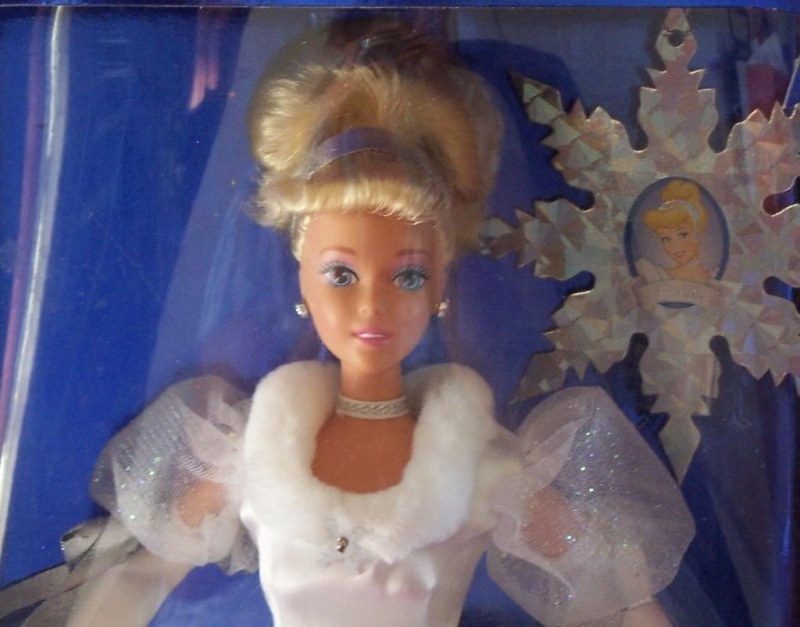 Les différentes poupées des princesses Disney 100_8212