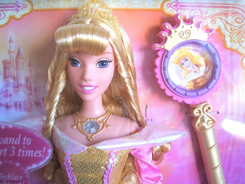 Les différentes poupées des princesses Disney L4106_10