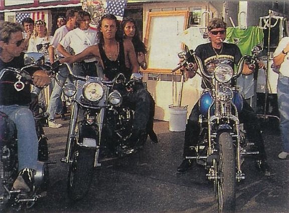 Johnny et les motos - Page 5 Bleu_610