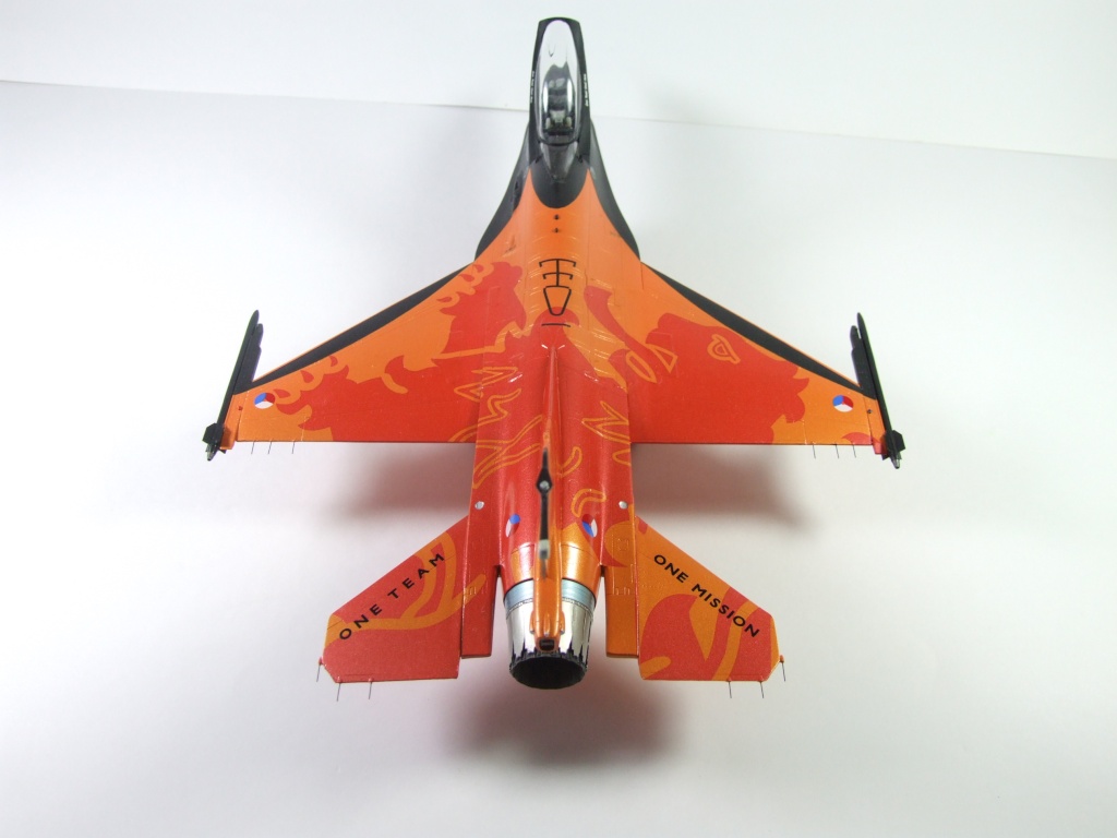 F-16 AM J-015 solo display 2009 1/48 00313