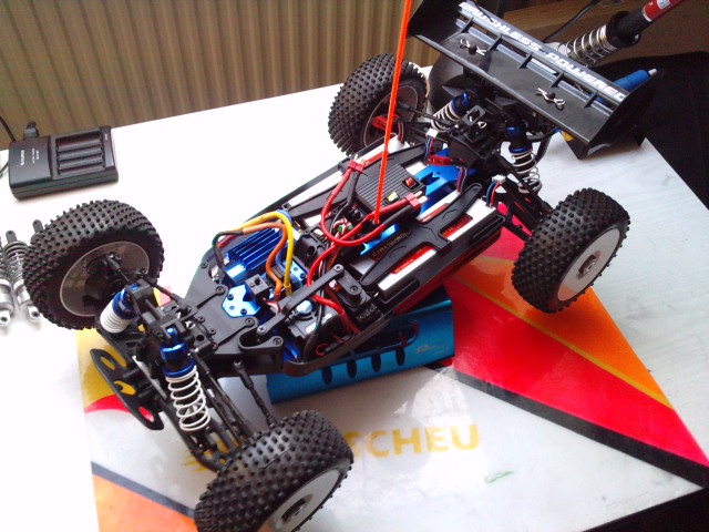 Mon nouveau buggy 1/8 T2M PIRATE 8 BRUSHLESS.. P1404116