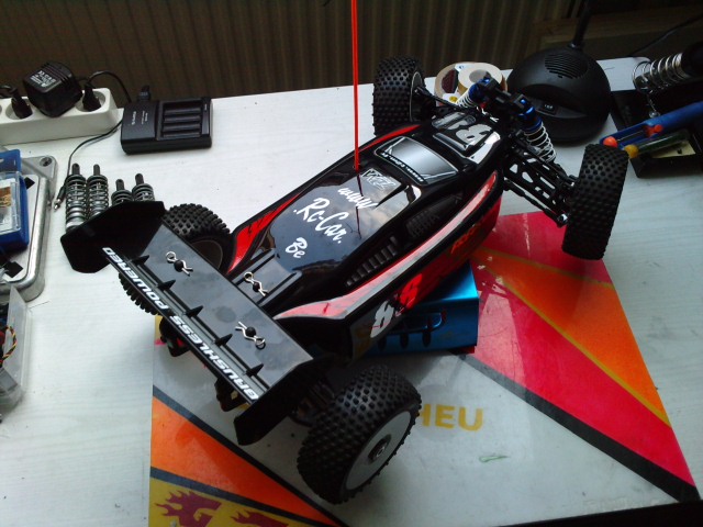 Mon nouveau buggy 1/8 T2M PIRATE 8 BRUSHLESS.. P1404119