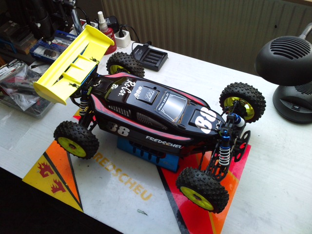 Mon nouveau buggy 1/8 T2M PIRATE 8 BRUSHLESS.. P2404113