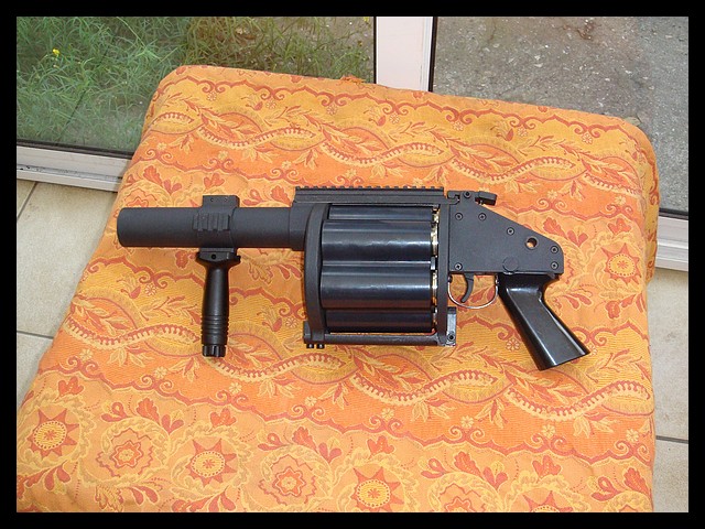 Revolver Grenade Launcher ou le six tubes Dsc02515