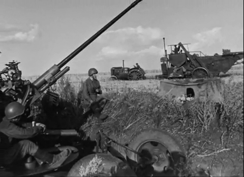 URSS, 2ª guerra mundial: tractor, cosechadora y cañón. Tracto10
