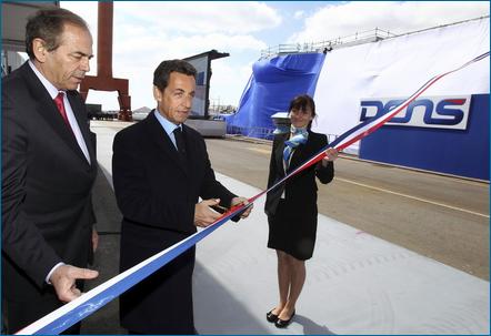 Le Président de la République Française Monsieur Nicolas Sarkozy à Lorient pour le lancement de l'Aquitaine, frégate de nouvelle génération(Sources AFP) 1nicol10