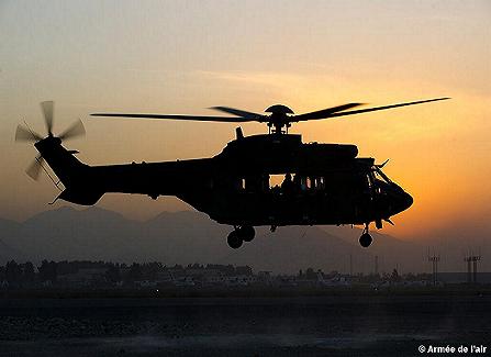 Mardi 1er mars 2011,chute mortelle d'un militaire de l'armée de l'air d'un hélicoptère Cougar. Halico11