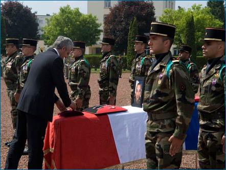 Hommage aux soldats français tué(es) en Afghanistan Hommag11