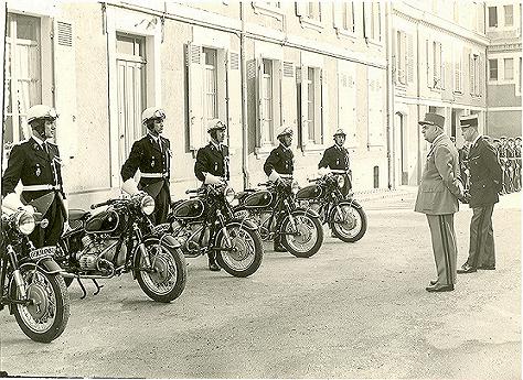 (N°20)La tenue été et hiver des Gendarmes des années 1960 et 1970 en France métropolitaine. Mtocyc10