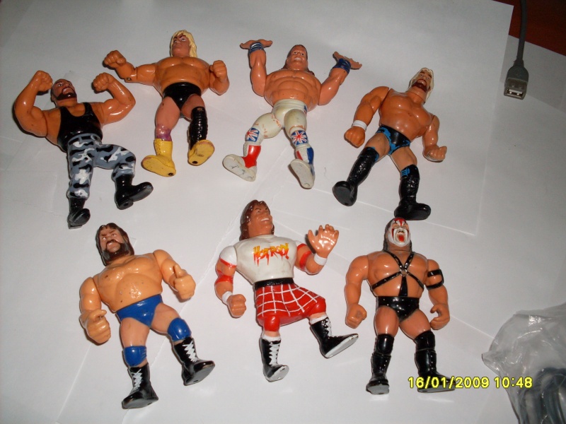 Scambio qualche personaggio del wrestling WWF con materiale Vintage Sdc10611