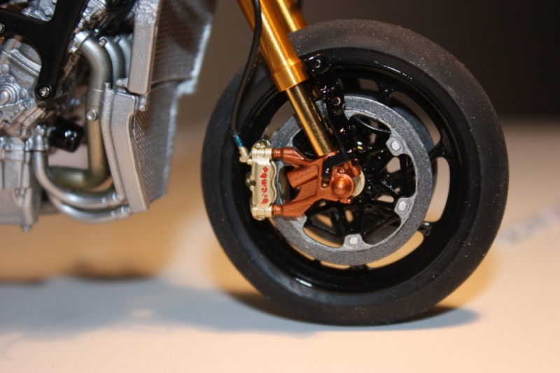 YAMAHA M1 2009 FIAT [tamiya 1/12°] Roue_a10