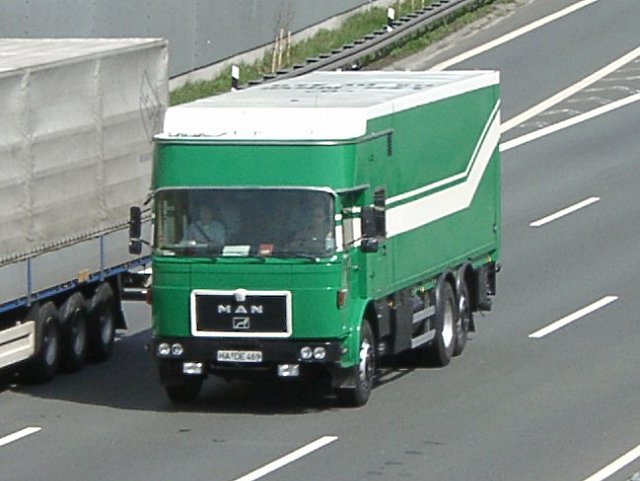 Retro Man Truck Man-f811