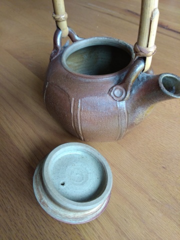 Small cut side teapot, LL or JL mark  Img_2032