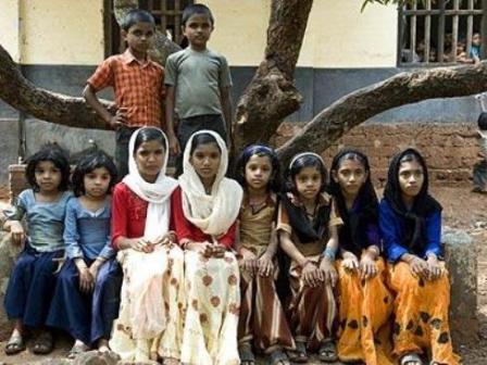 Čudo u Indiji: Na 2.000 obitelji 220 para blizanaca Blizan10