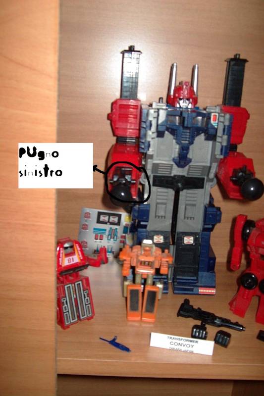 Cerco pugno sinistro grande del Takara Transformers convoy Epsn0410