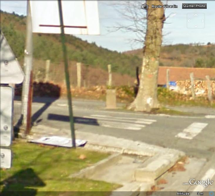 Quand Street View dépasse les bornes ... (frontières) Borne10