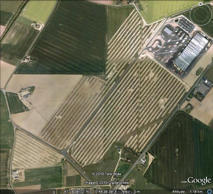 Les sondages archéologiques vus avec Google Earth Trou_910