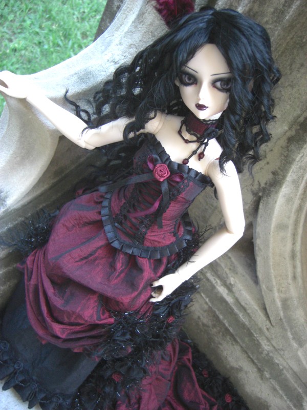 [LUTS VampDES] † Dark Lady † (tenue pour le LDollThon) - Page 2 Victor11