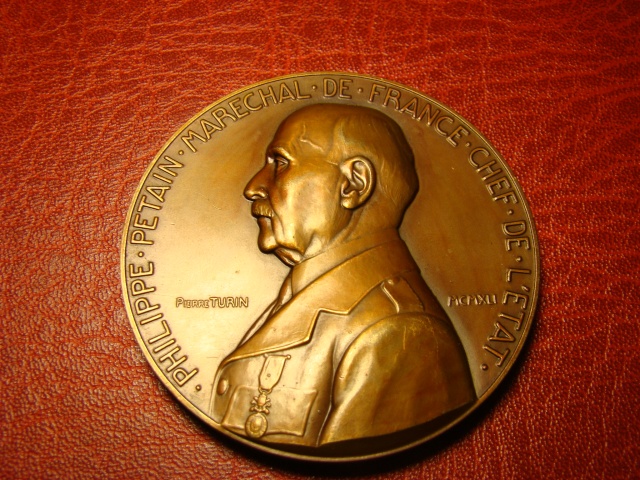 Médaille de Table Pétain. Dsc07710