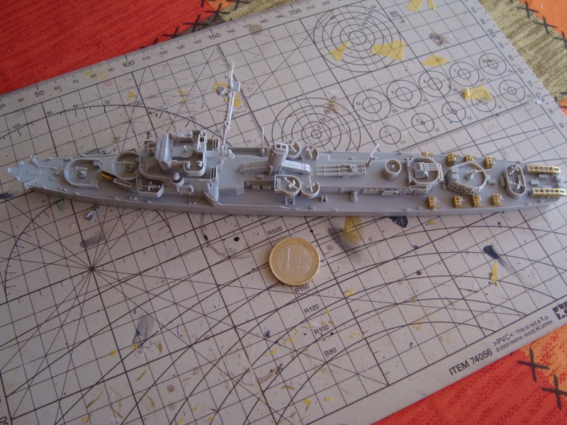  USS England 1/350 ( projet pour prochain dio) Dsc03046