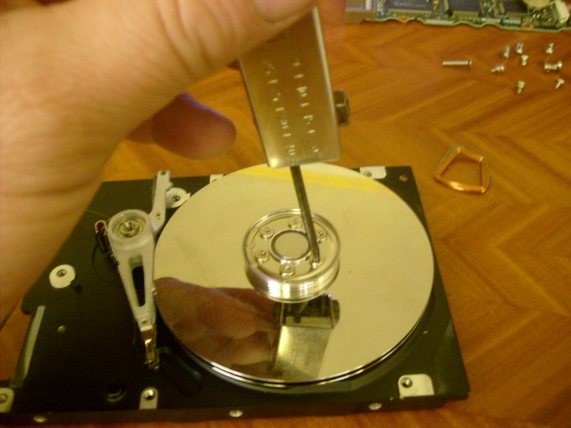 démantelage d'un disque dur S6300252