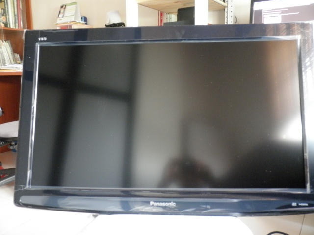 Panasonic Viera 32" LCD TV (TH-L32C10K)(SOLD) P6060814