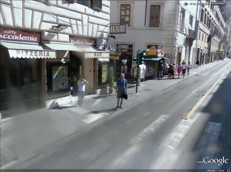 STREET VIEW : les gens en chaussettes noires ! - Page 2 Chauss10