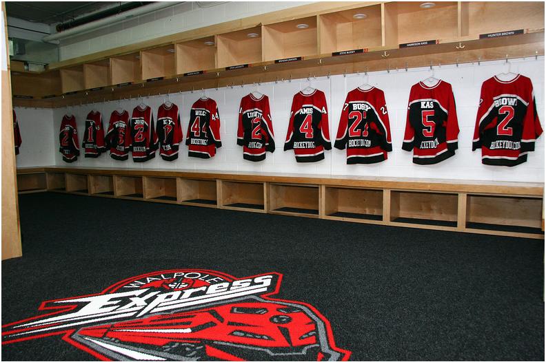 thomas's locker room for hockey Lol_ha10